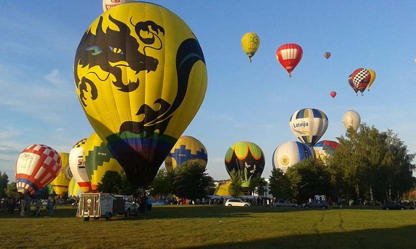 Raduno Internazionale Mongolfiere 2019 Fragneto Monforte.jpg